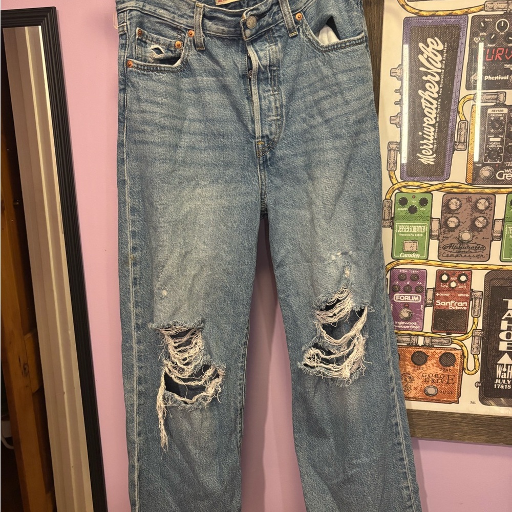 Levi women ribcage straight ankle 27 distressed jeans